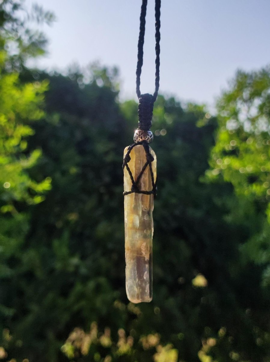 grüner Kyanit / Cyanit / Disthen / Sapparit - Makramee Edelstein Kette Natur grün Schutz Heilstein Kristall Mann Frau Er Sie Geschenk Freund - Art of Nature Berlin