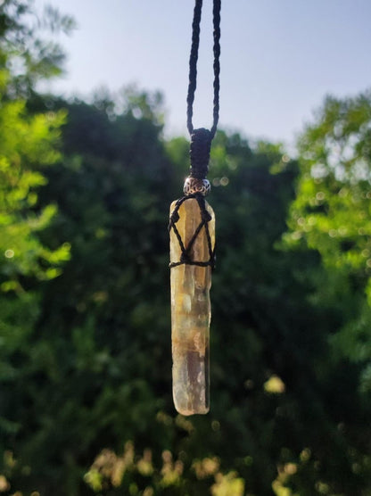 grüner Kyanit / Cyanit / Disthen / Sapparit - Makramee Edelstein Kette Natur grün Schutz Heilstein Kristall Mann Frau Er Sie Geschenk Freund - Art of Nature Berlin