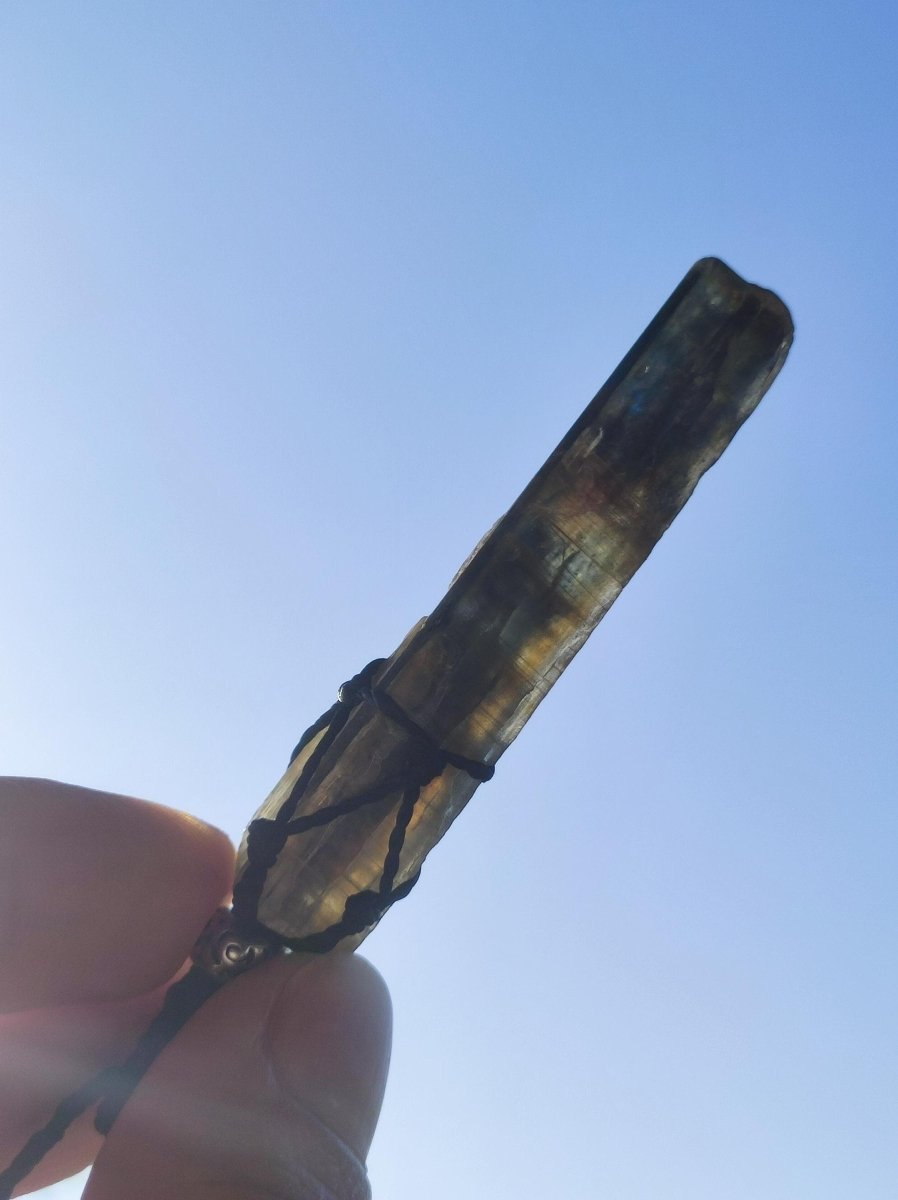 grüner Kyanit / Cyanit / Disthen / Sapparit - Makramee Edelstein Kette Natur grün Schutz Heilstein Kristall Mann Frau Er Sie Geschenk Freund - Art of Nature Berlin