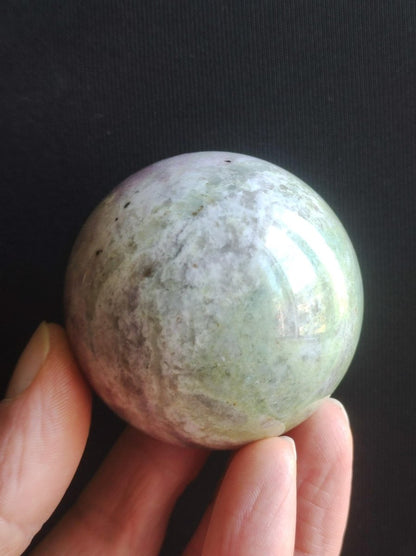 Hackmanit AAA *Rarität Edelstein Kugel Deko Sphere Kristall Haus Wohnen Meditation Heilstein Frau Mann Geschenk Er Sie Energie Kraft Sammler - Art of Nature Berlin