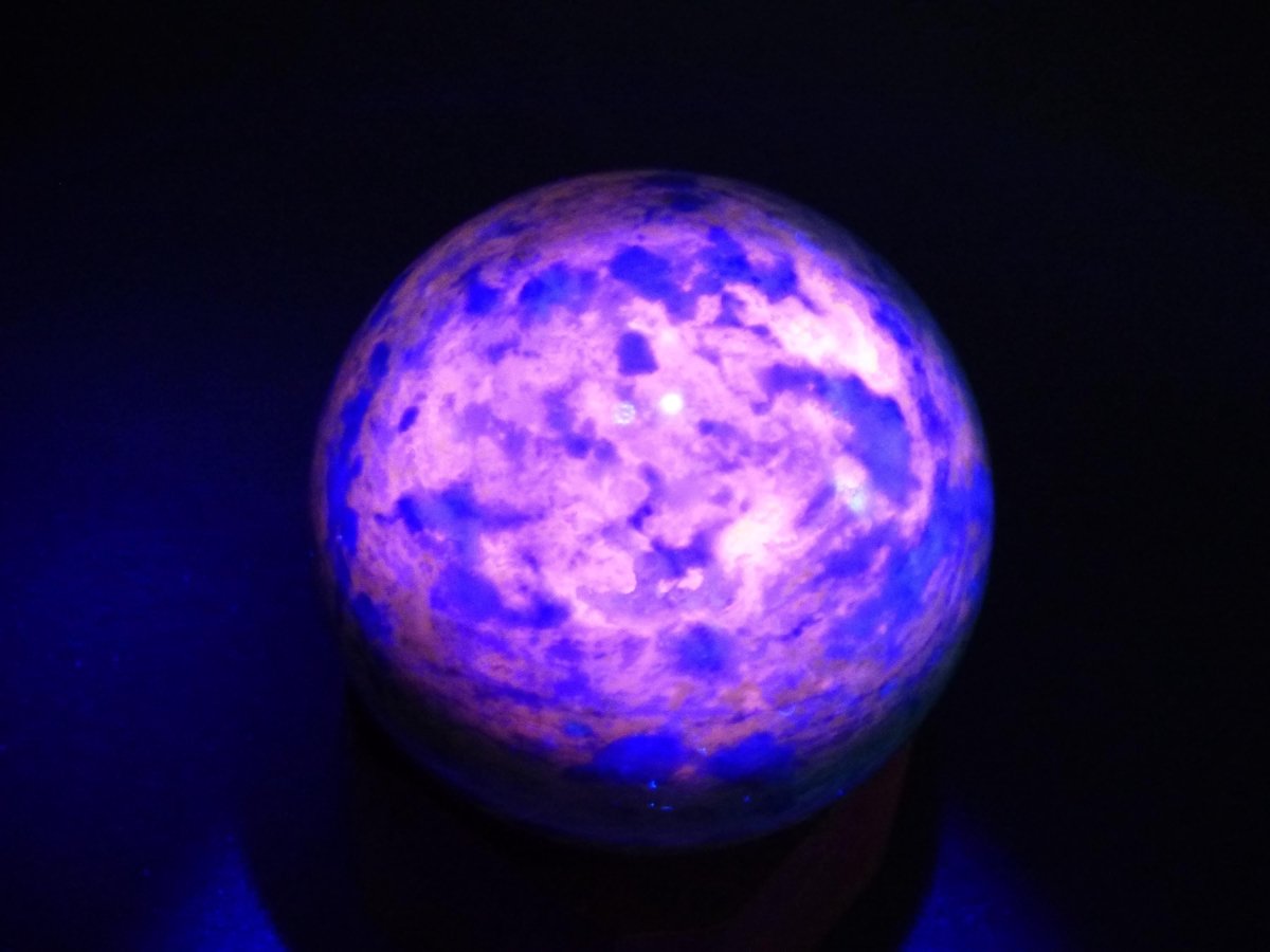 Hackmanit AAA *Rarität Edelstein Kugel Deko Sphere Kristall Haus Wohnen Meditation Heilstein Frau Mann Geschenk Er Sie Energie Kraft Sammler - Art of Nature Berlin