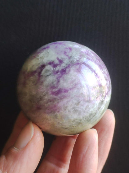 Hackmanit AAA *Rarität Edelstein Kugel Deko Sphere Kristall Haus Wohnen Meditation Heilstein Frau Mann Geschenk Er Sie Energie Kraft Sammler - Art of Nature Berlin