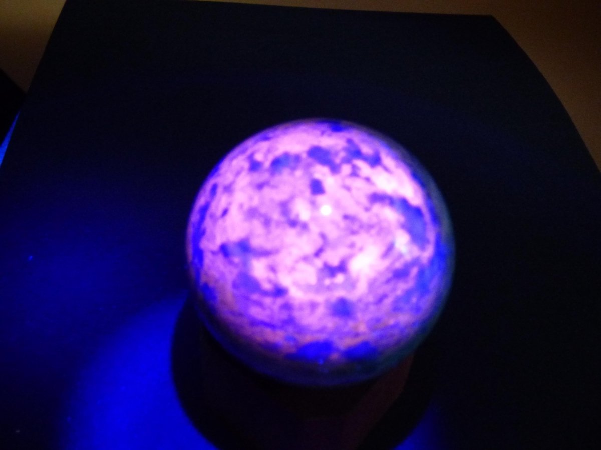 Hackmanit AAA *Rarität Edelstein Kugel Deko Sphere Kristall Haus Wohnen Meditation Heilstein Frau Mann Geschenk Er Sie Energie Kraft Sammler - Art of Nature Berlin