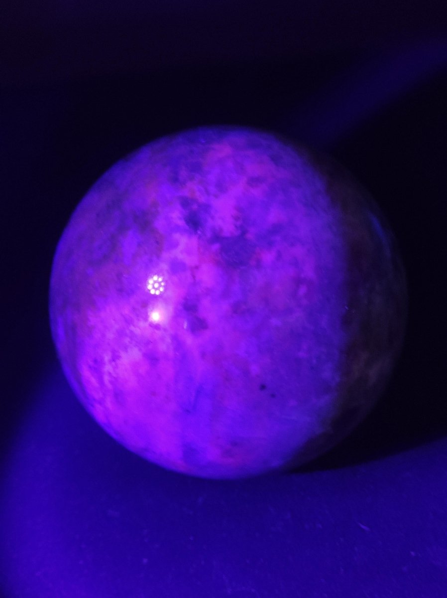 Hackmanit AAA *Rarität Edelstein Kugel Deko Sphere Kristall Haus Wohnen Meditation Heilstein Frau Mann Geschenk Er Sie Energie Kraft Sammler - Art of Nature Berlin