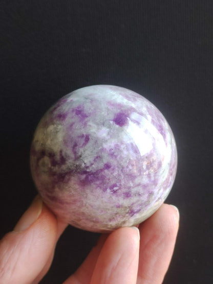 Hackmanit AAA *Rarität Edelstein Kugel Deko Sphere Kristall Haus Wohnen Meditation Heilstein Frau Mann Geschenk Er Sie Energie Kraft Sammler - Art of Nature Berlin