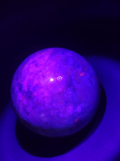 Hackmanit AAA *Rarität Edelstein Kugel Deko Sphere Kristall Haus Wohnen Meditation Heilstein Frau Mann Geschenk Er Sie Energie Kraft Sammler - Art of Nature Berlin