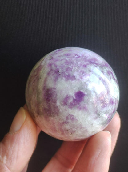 Hackmanit AAA *Rarität Edelstein Kugel Deko Sphere Kristall Haus Wohnen Meditation Heilstein Frau Mann Geschenk Er Sie Energie Kraft Sammler - Art of Nature Berlin