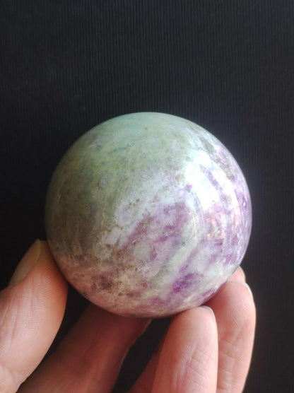 Hackmanit AAA *Rarität Edelstein Kugel Deko Sphere Kristall Haus Wohnen Meditation Heilstein Frau Mann Geschenk Er Sie Energie Kraft Sammler - Art of Nature Berlin