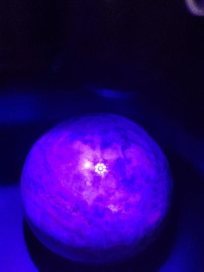 Hackmanit AAA *Rarität Edelstein Kugel Deko Sphere Kristall Haus Wohnen Meditation Heilstein Frau Mann Geschenk Er Sie Energie Kraft Sammler - Art of Nature Berlin