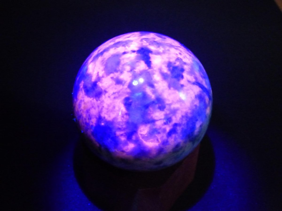 Hackmanit AAA *Rarität Edelstein Kugel Deko Sphere Kristall Haus Wohnen Meditation Heilstein Frau Mann Geschenk Er Sie Energie Kraft Sammler - Art of Nature Berlin