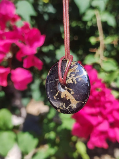 Hämatit Hematit Schutzdonut 30mm ~ Edelstein Kette HIPPIE GOA Ethno Nature Donut Schutzsymbol Heilstein Rarität natürlich Silber schimmernd - Art of Nature Berlin
