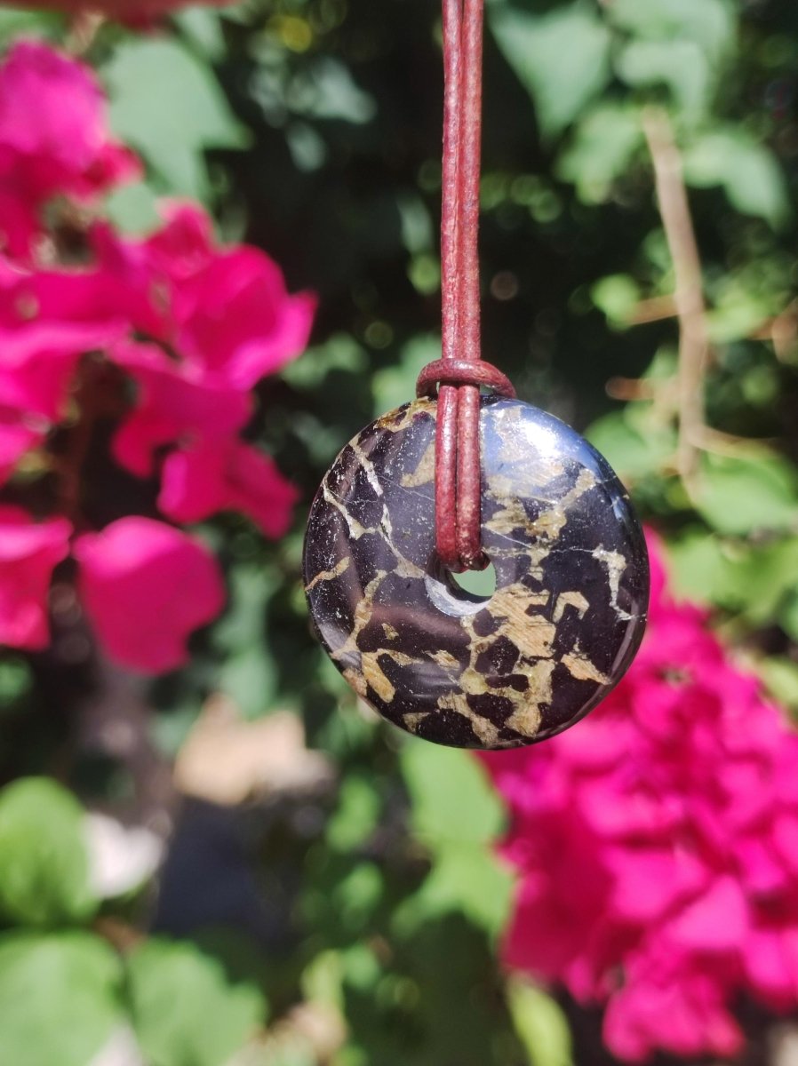 Hämatit Hematit Schutzdonut 30mm ~ Edelstein Kette HIPPIE GOA Ethno Nature Donut Schutzsymbol Heilstein Rarität natürlich Silber schimmernd - Art of Nature Berlin