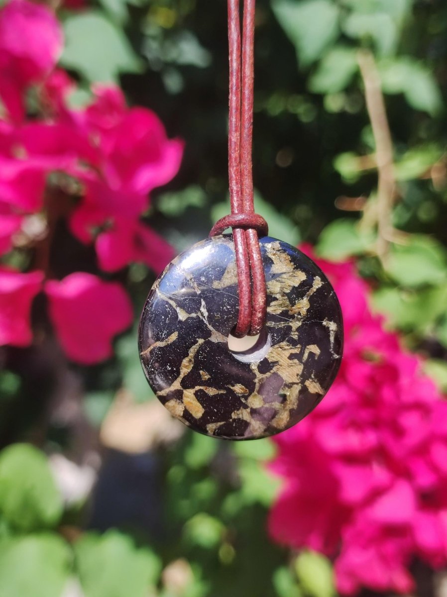 Hämatit Hematit Schutzdonut 30mm ~ Edelstein Kette HIPPIE GOA Ethno Nature Donut Schutzsymbol Heilstein Rarität natürlich Silber schimmernd - Art of Nature Berlin