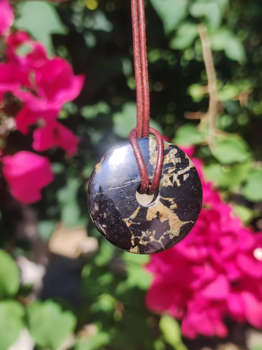 Hämatit Hematit Schutzdonut 30mm ~ Edelstein Kette HIPPIE GOA Ethno Nature Donut Schutzsymbol Heilstein Rarität natürlich Silber schimmernd - Art of Nature Berlin