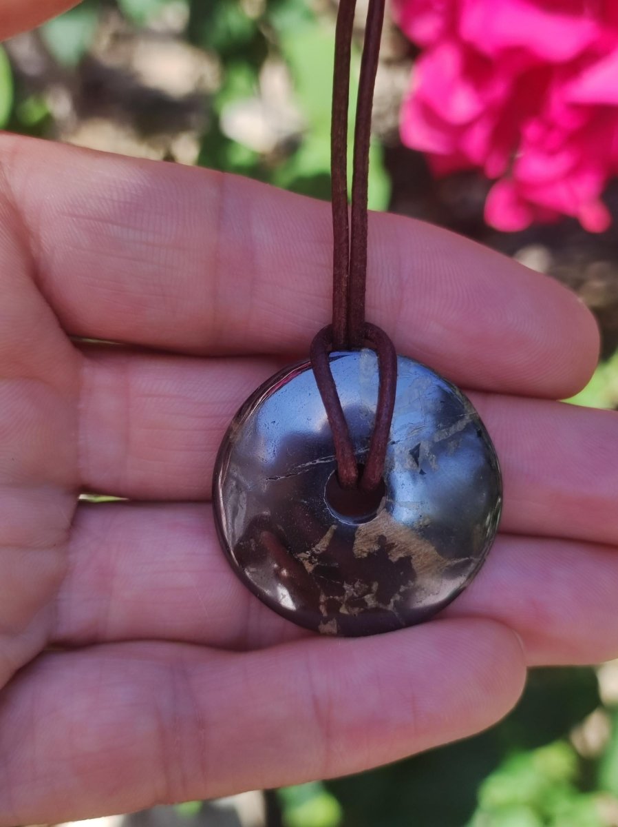 Hämatit Hematit Schutzdonut 30mm ~ Edelstein Kette HIPPIE GOA Ethno Nature Donut Schutzsymbol Heilstein Rarität natürlich Silber schimmernd - Art of Nature Berlin