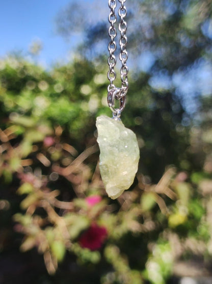 Heliodor (grüner Beryll / Aquamarin) roh 925 Sterling Silber Edelstein Kette Rarität Heilstein Kristall Anhänger Mann Frau Er Sie Geschenk - Art of Nature Berlin