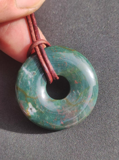 Heliotrop - Donut 30mm Edelstein Kette rund Heilstein Schutzsymbol Mann Frau Kind Glück HIPPIE GOA Boho Tibet Ethno Natur Rarität Geschenk - Art of Nature Berlin