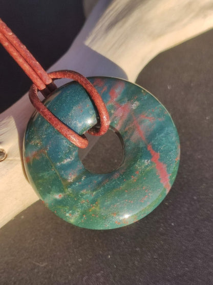 Heliotrop - Donut 30mm Edelstein Kette rund Heilstein Schutzsymbol Mann Frau Kind Glück HIPPIE GOA Boho Tibet Ethno Natur Rarität Geschenk - Art of Nature Berlin