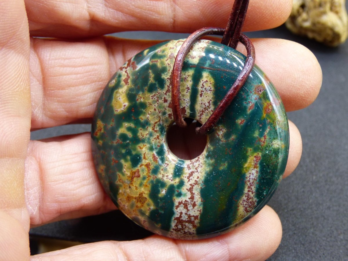 Heliotrop - Donut 40mm Edelstein Kette rund Heilstein Schutzsymbol Mann Frau Kind Glück HIPPIE GOA Boho Tibet Ethno Natur Rarität Geschenk - Art of Nature Berlin