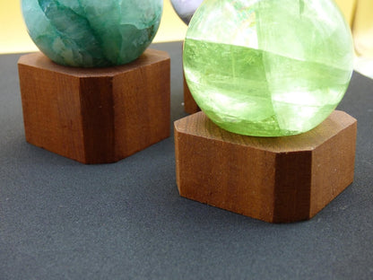 Holz Ständer für Kugeln Edelstein Dekoration Ständer Kristall Ball Haus Energie Wohnen Heilstein Naturschatz Geschenk Sammler Vitrine Sockel - Art of Nature Berlin