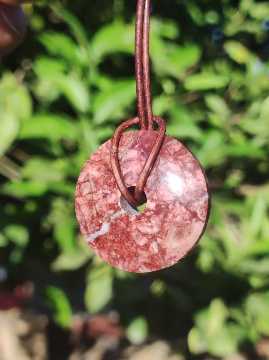 Huanucite - Roter Jaspis - Edelstein Kette rot Natur Heilstein Kristalle Schmuck Anhänger Er Sie Mann Frau Geschenk Rarität GOA Boho Ethno - Art of Nature Berlin