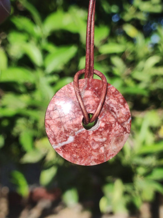 Huanucite - Roter Jaspis - Edelstein Kette rot Natur Heilstein Kristalle Schmuck Anhänger Er Sie Mann Frau Geschenk Rarität GOA Boho Ethno - Art of Nature Berlin