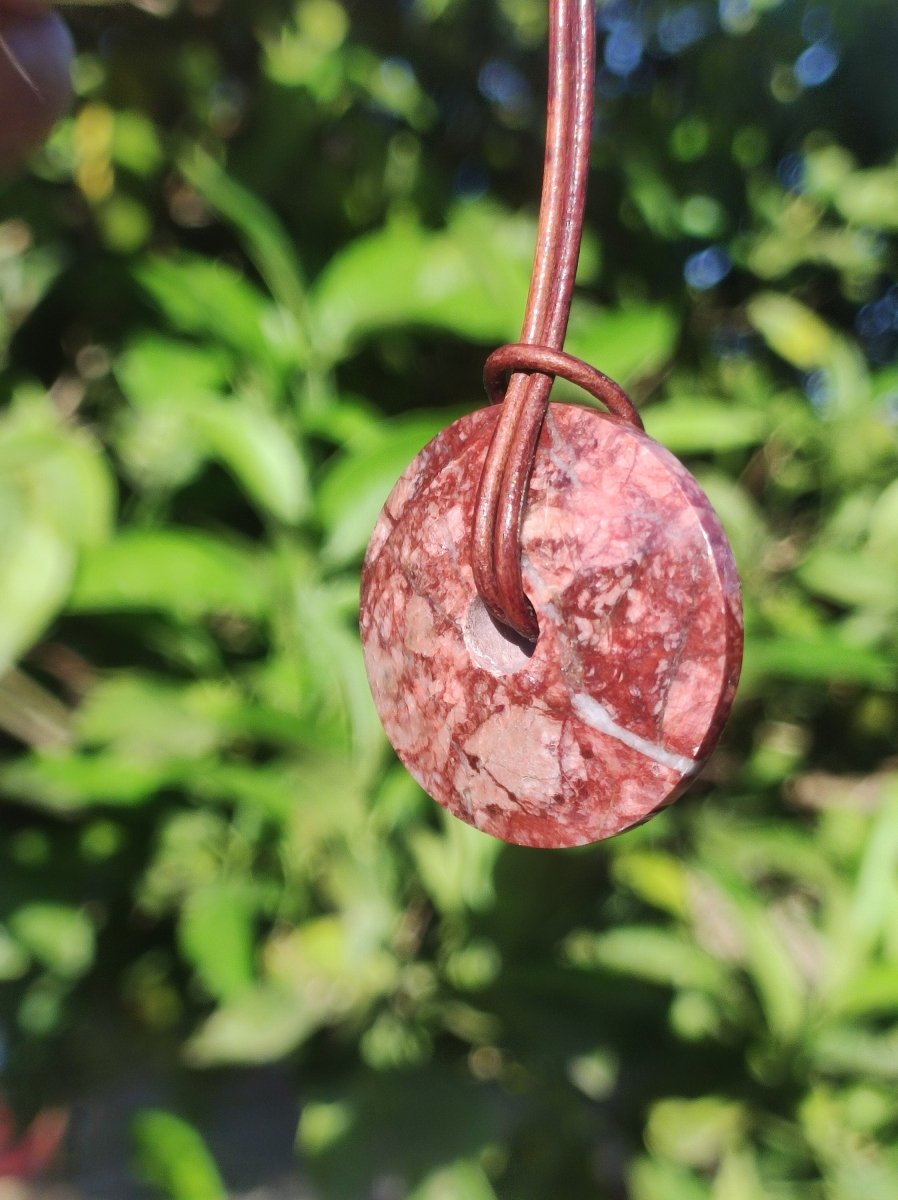 Huanucite - Roter Jaspis - Edelstein Kette rot Natur Heilstein Kristalle Schmuck Anhänger Er Sie Mann Frau Geschenk Rarität GOA Boho Ethno - Art of Nature Berlin