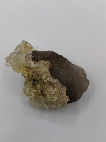 Hyalit Opal Namibia | UV aktiver Hyalit mit neongrüner Fluoreszenz | Traubige Mineralstufe Erongo| Sammler mineral Kristall Rarität - Art of Nature Berlin