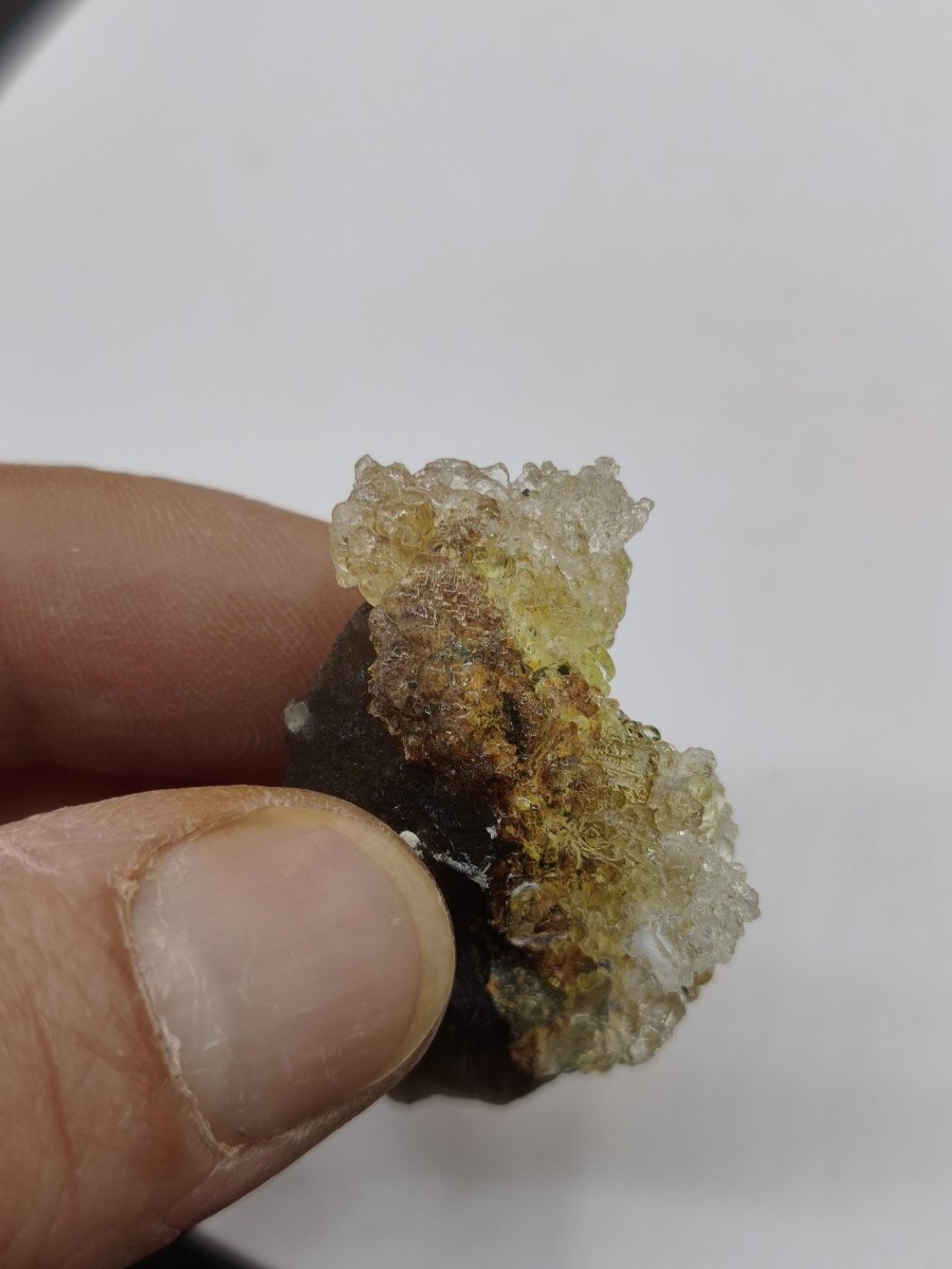 Hyalit Opal Namibia | UV aktiver Hyalit mit neongrüner Fluoreszenz | Traubige Mineralstufe Erongo| Sammler mineral Kristall Rarität - Art of Nature Berlin