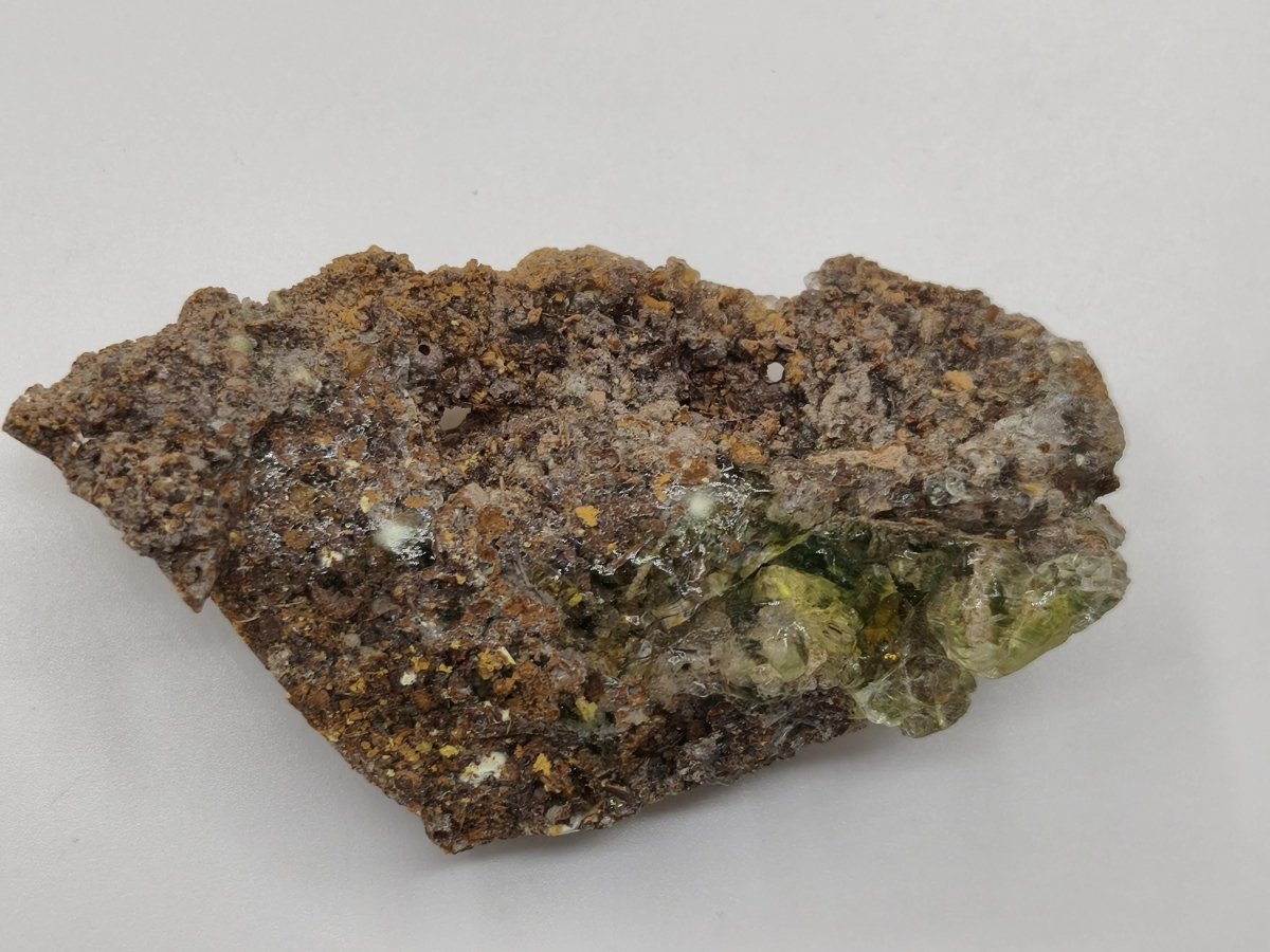 Hyalit Opal Namibia | UV aktiver Hyalit mit neongrüner Fluoreszenz | Traubige Mineralstufe Erongo| Sammler mineral Kristall Rarität - Art of Nature Berlin