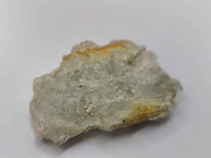 Hyalit Opal Namibia | UV aktiver Hyalit mit neongrüner Fluoreszenz | Traubige Mineralstufe Erongo| Sammler mineral Kristall Rarität - Art of Nature Berlin