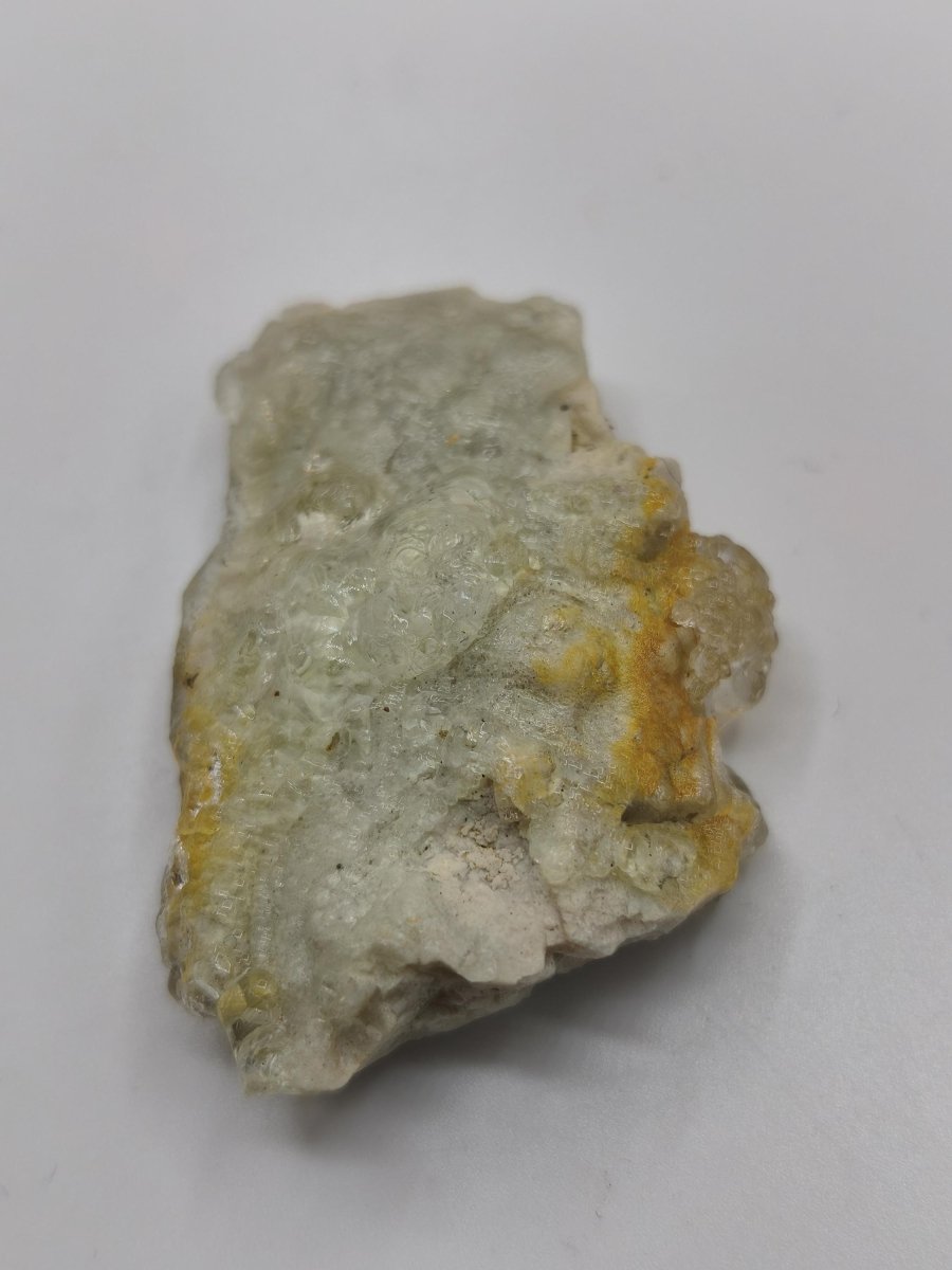Hyalit Opal Namibia | UV aktiver Hyalit mit neongrüner Fluoreszenz | Traubige Mineralstufe Erongo| Sammler mineral Kristall Rarität - Art of Nature Berlin