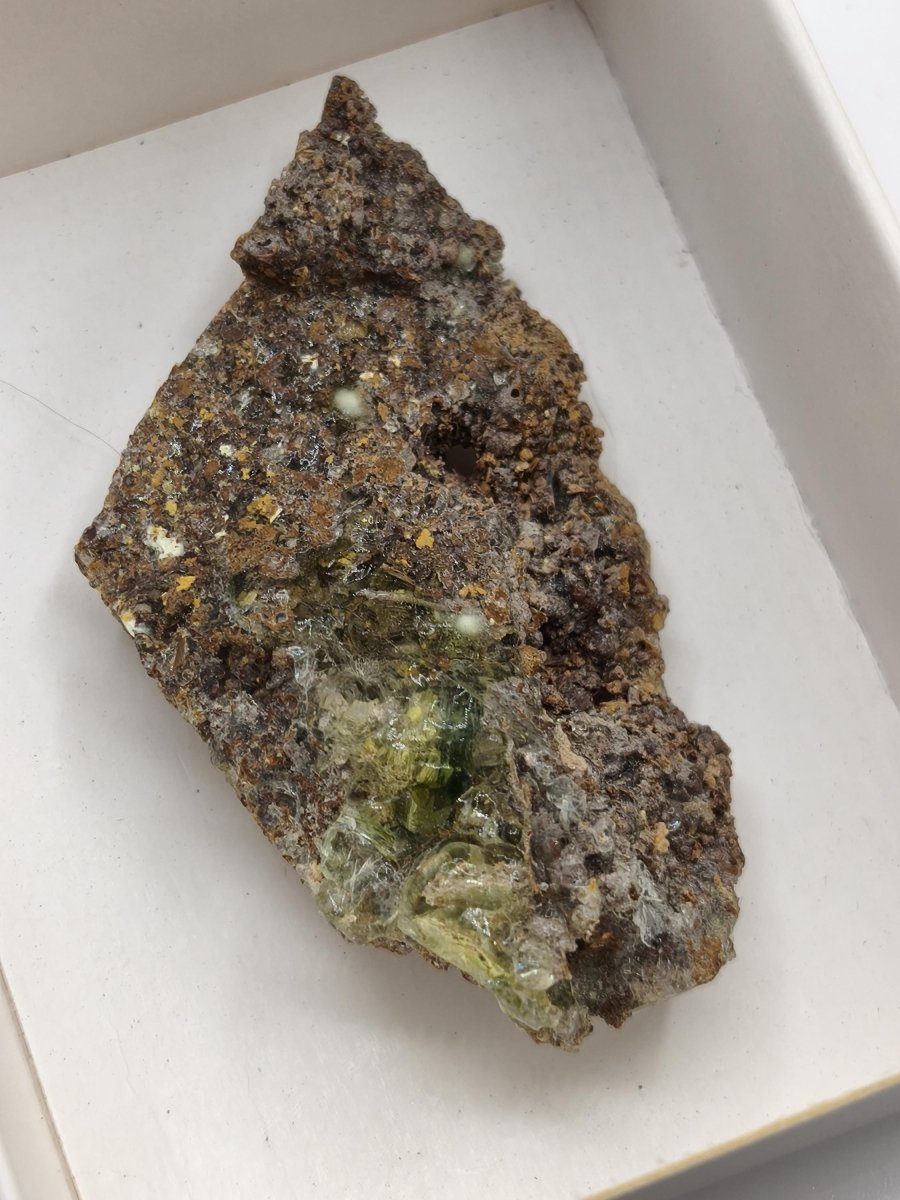 Hyalit Opal Namibia | UV aktiver Hyalit mit neongrüner Fluoreszenz | Traubige Mineralstufe Erongo| Sammler mineral Kristall Rarität - Art of Nature Berlin