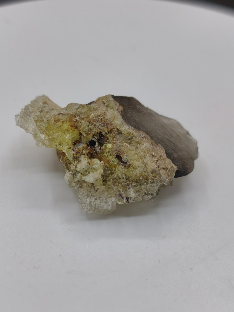 Hyalit Opal Namibia | UV aktiver Hyalit mit neongrüner Fluoreszenz | Traubige Mineralstufe Erongo| Sammler mineral Kristall Rarität - Art of Nature Berlin