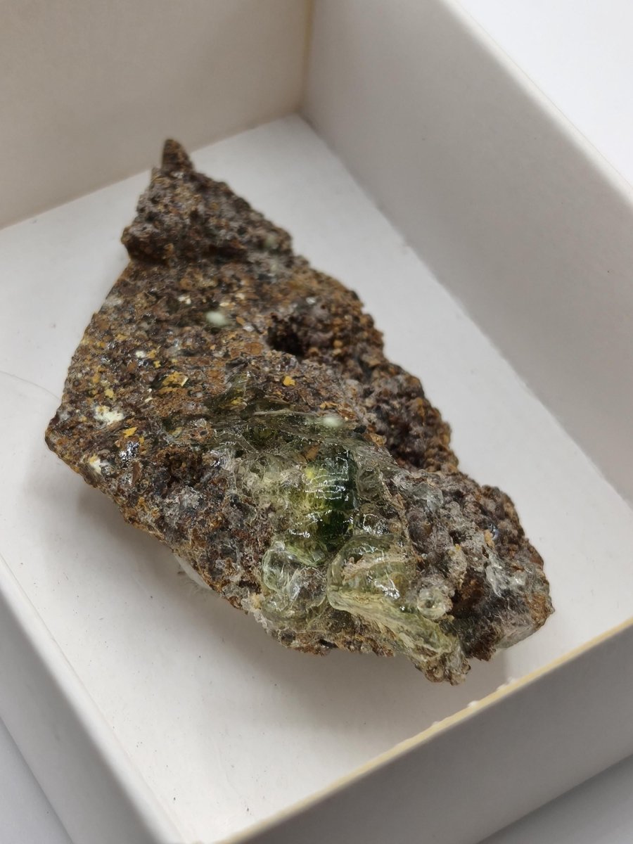 Hyalit Opal Namibia | UV aktiver Hyalit mit neongrüner Fluoreszenz | Traubige Mineralstufe Erongo| Sammler mineral Kristall Rarität - Art of Nature Berlin