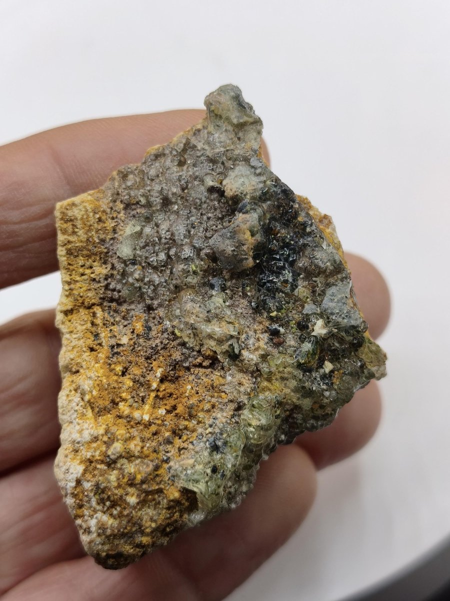 Hyalit Opal XL Namibia | UV aktiver Hyalit mit neongrüner Fluoreszenz | Traubige Mineralstufe Erongo| Sammler mineral Kristall Rarität - Art of Nature Berlin
