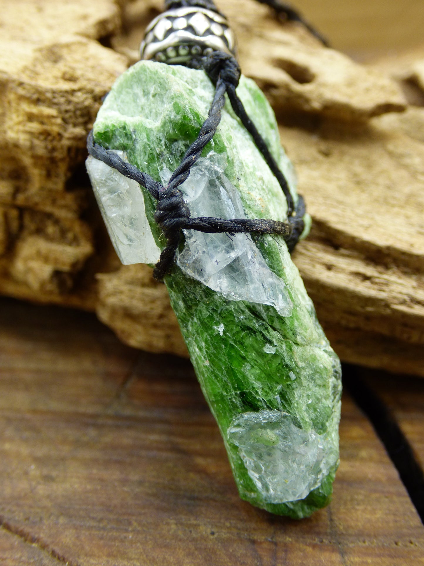 Cristal Diopside ~ Collier de pierres précieuses en macramé ~ HIPPIE ~ GOA ~ Boho ~ Ethno ~ Nature ~ Pierre de guérison ~ Oeil