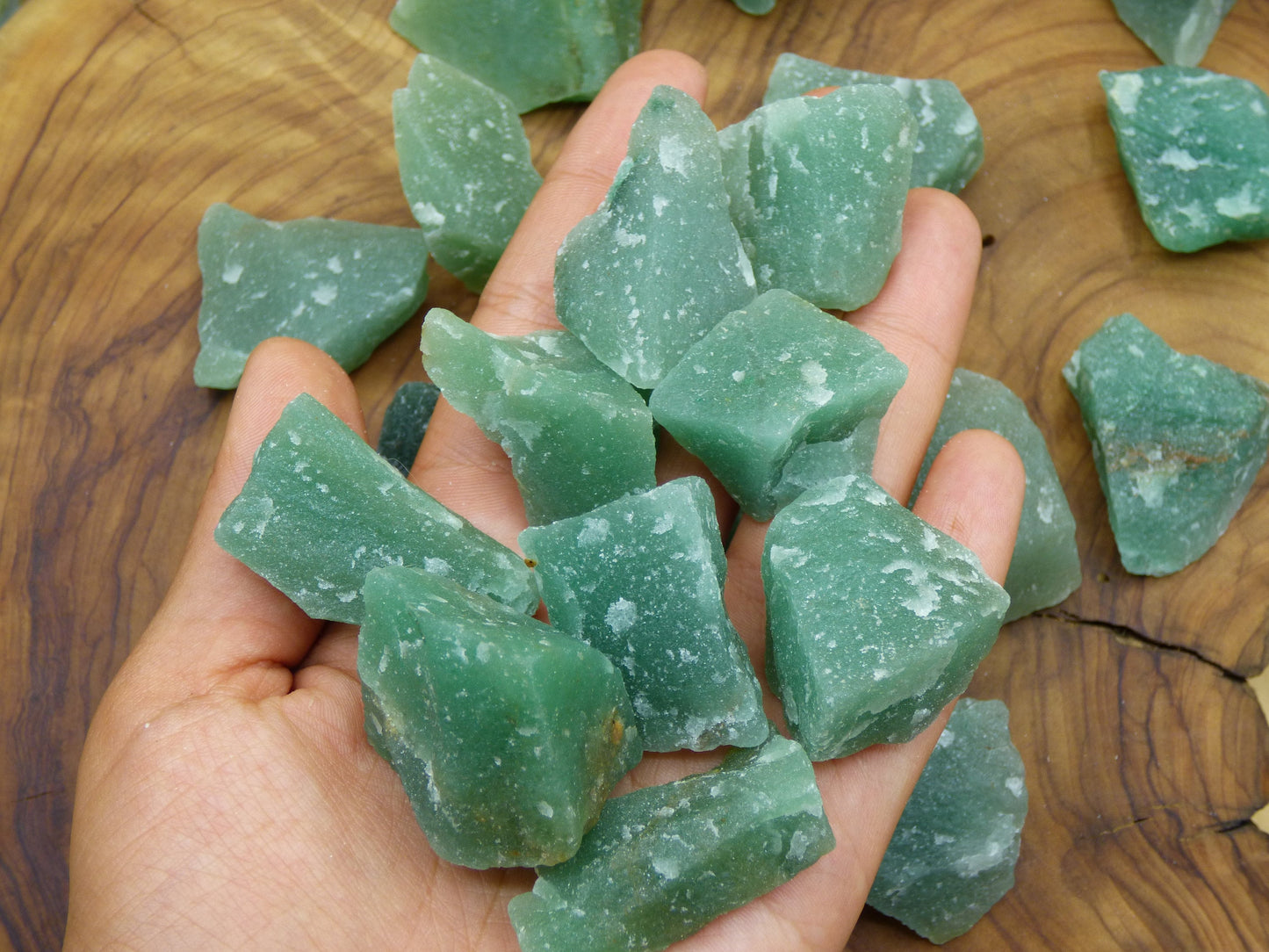 Aventurine "A" brut vert Charge+Décharge Pierres précieuses & Pierre à eau pour l'eau potable Eau de gemme Chakra Pierre de guérison Médecine naturelle Eau énergétique