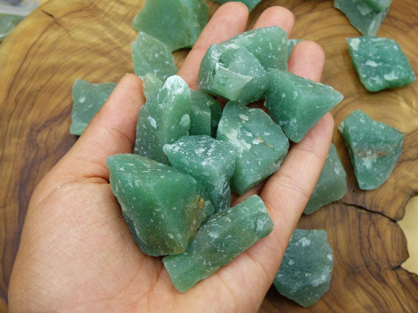 Aventurine "A" brut vert Charge+Décharge Pierres précieuses & Pierre à eau pour l'eau potable Eau de gemme Chakra Pierre de guérison Médecine naturelle Eau énergétique