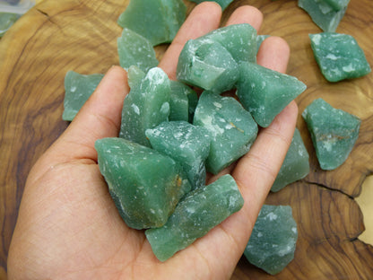 Aventurine "A" brut vert Charge+Décharge Pierres précieuses & Pierre à eau pour l'eau potable Eau de gemme Chakra Pierre de guérison Médecine naturelle Eau énergétique