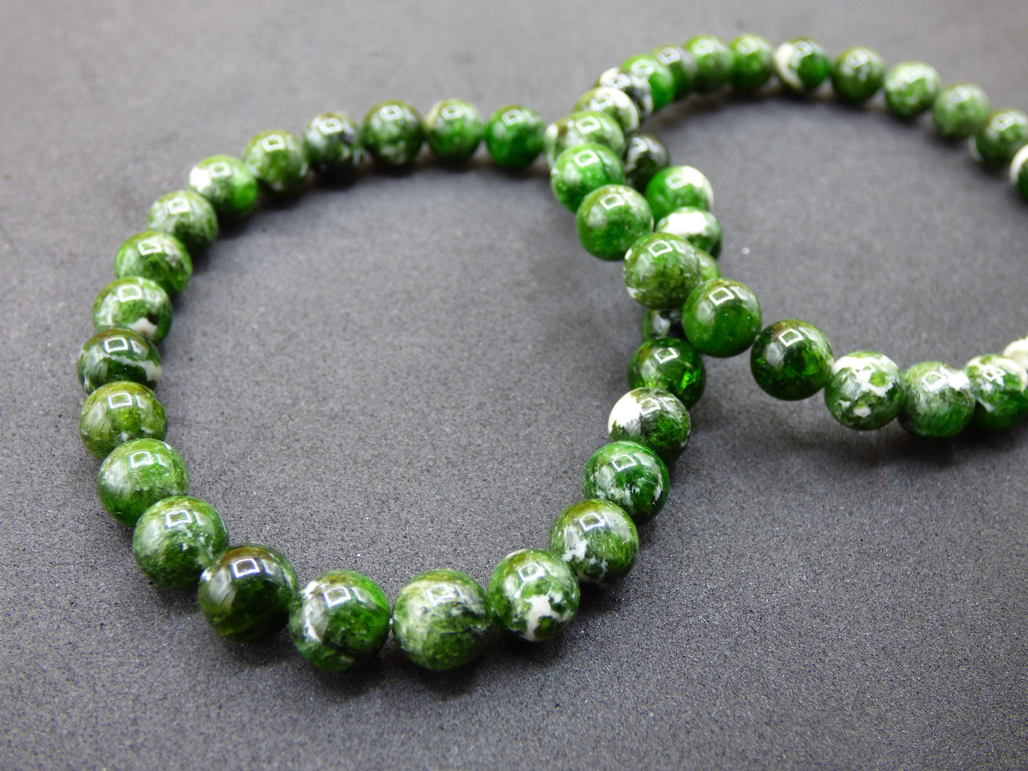 Bracelet extensible en perles de diopside, vert naturel, style hippie bohème ethnique indie, pierre de guérison naturelle, rareté magique, diopside chromé