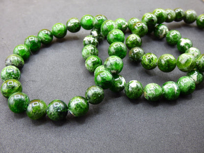 Bracelet extensible en perles de diopside, vert naturel, style hippie bohème ethnique indie, pierre de guérison naturelle, rareté magique, diopside chromé