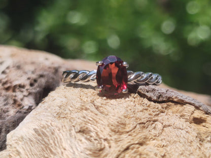 Garnet - Ring - 925 silver adjustable size - gemstone healing stone red nature precious energy power jewelry quality rarity gift woman