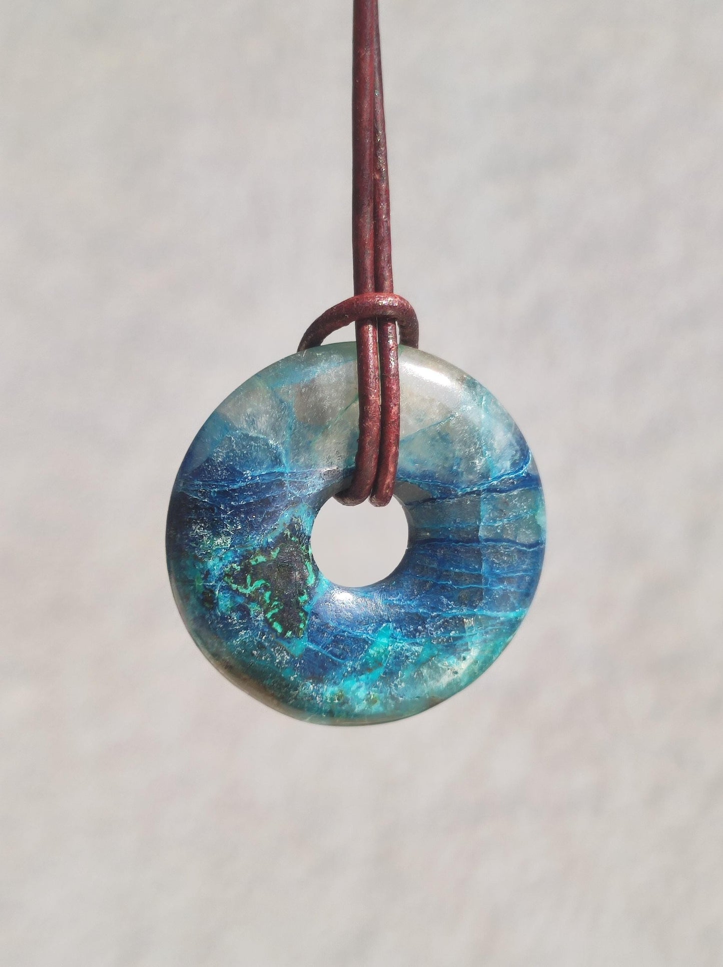 Shattuckite - Chrysocoll Donut 30mm Collier de pierres précieuses Pierre de guérison Symbole de protection Homme Femme Bonheur HIPPIE GOA Boho Tibet Ethnique Naturel Rareté Cadeau