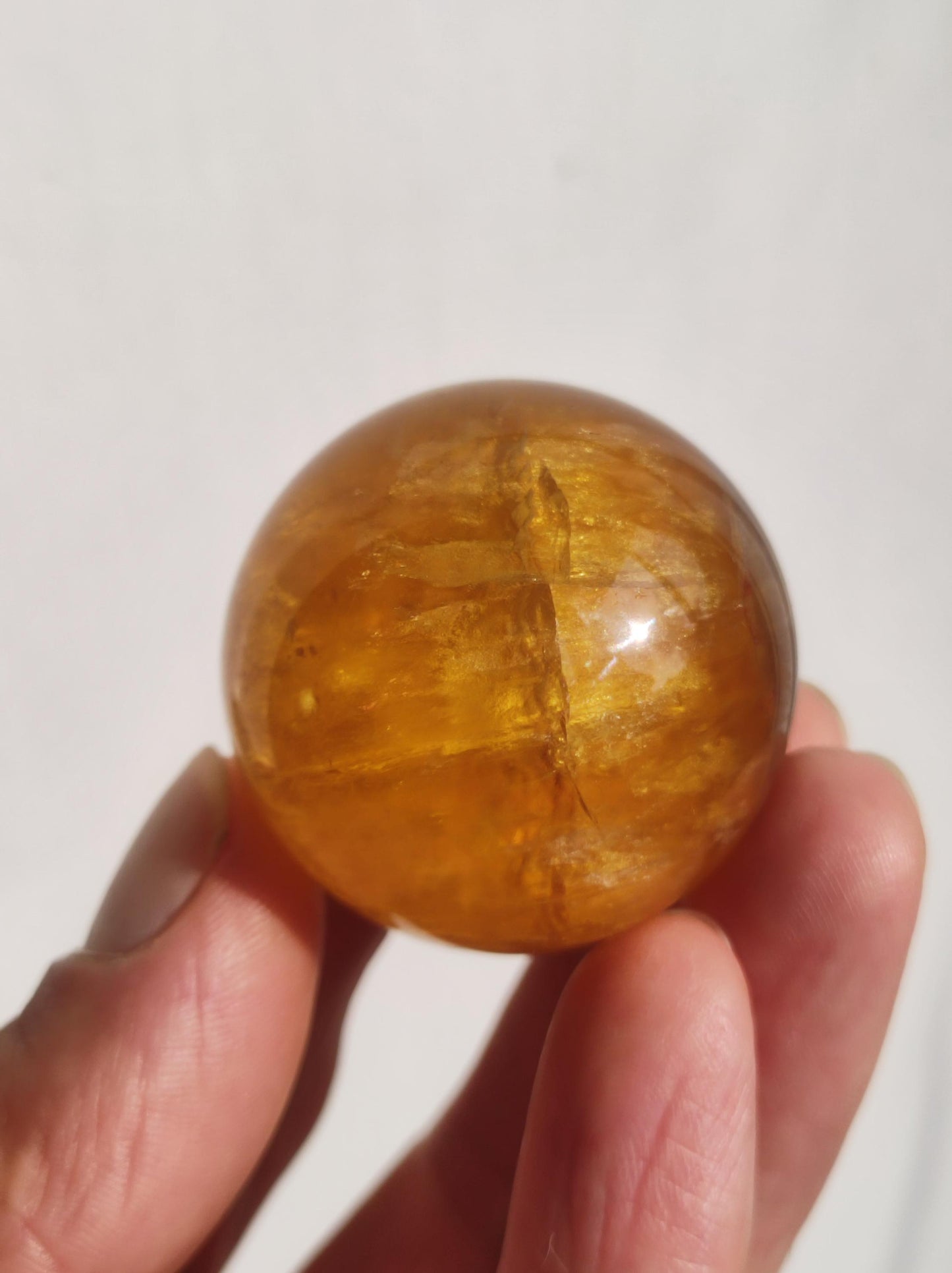 Mica Fluorite Jaune AAA Boule de Pierres Précieuses Sphère Décorative Massage Collecteur de Cristal Méditation Pierre de Guérison Femme Homme Cadeau Lui Sa Maison Énergie Vivante