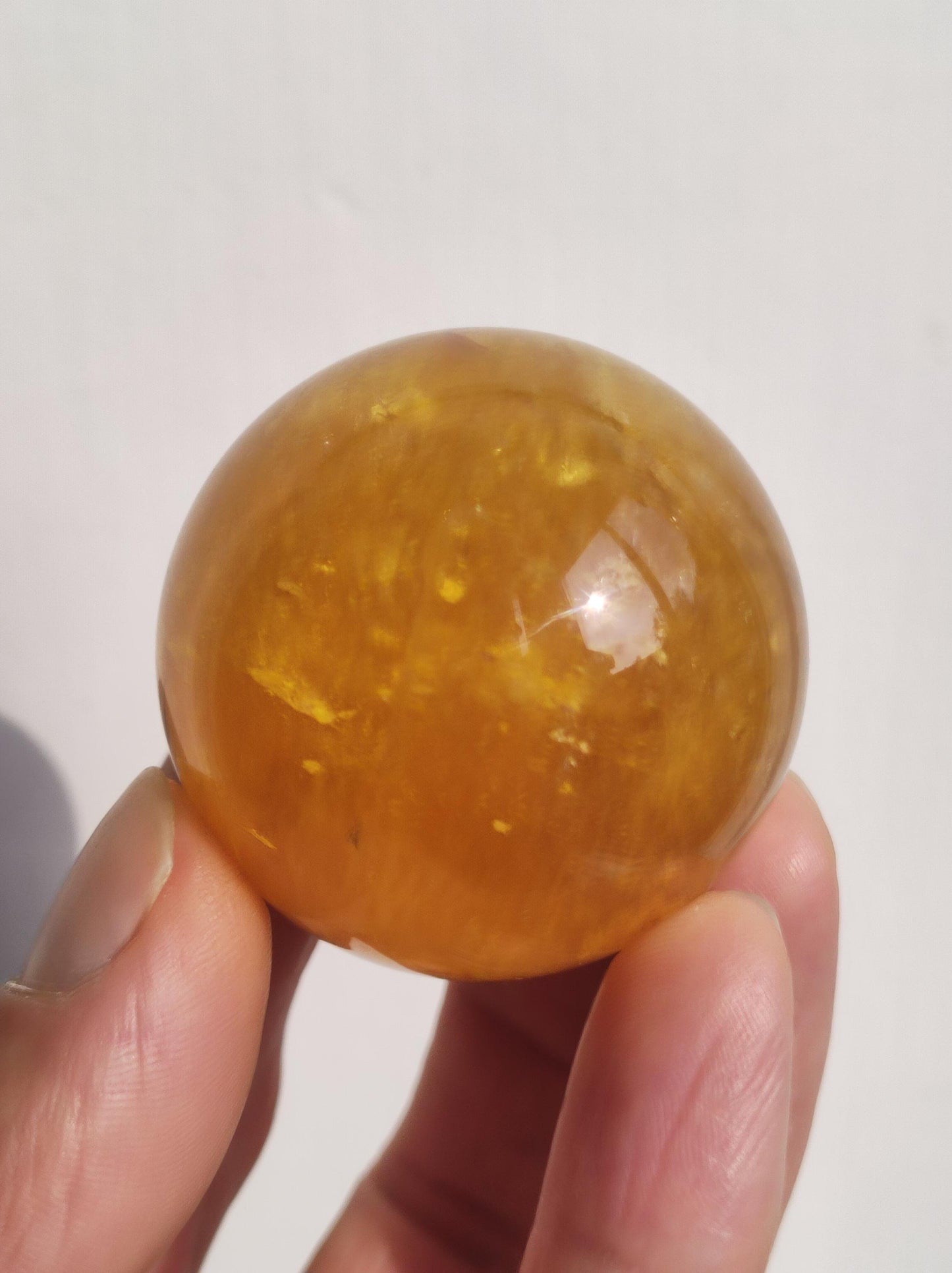 Mica Fluorite Jaune AAA Boule de Pierres Précieuses Sphère Décorative Massage Collecteur de Cristal Méditation Pierre de Guérison Femme Homme Cadeau Lui Sa Maison Énergie Vivante