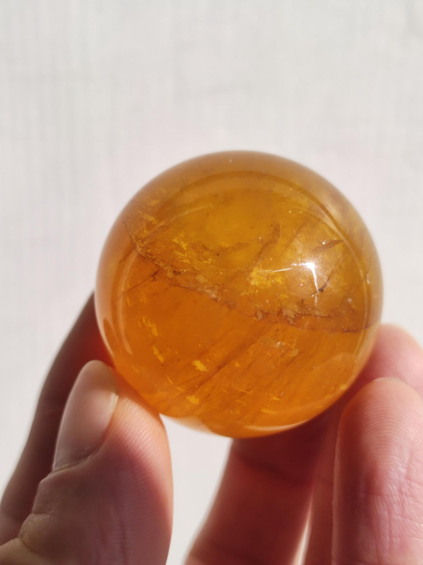 Mica Fluorite Jaune AAA Boule de Pierres Précieuses Sphère Décorative Massage Collecteur de Cristal Méditation Pierre de Guérison Femme Homme Cadeau Lui Sa Maison Énergie Vivante