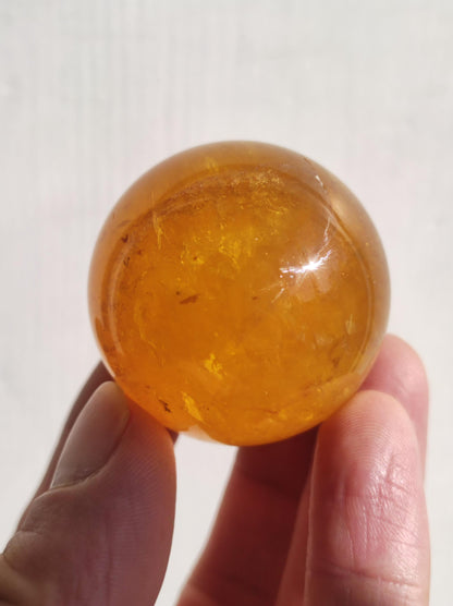 Mica Fluorite Jaune AAA Boule de Pierres Précieuses Sphère Décorative Massage Collecteur de Cristal Méditation Pierre de Guérison Femme Homme Cadeau Lui Sa Maison Énergie Vivante