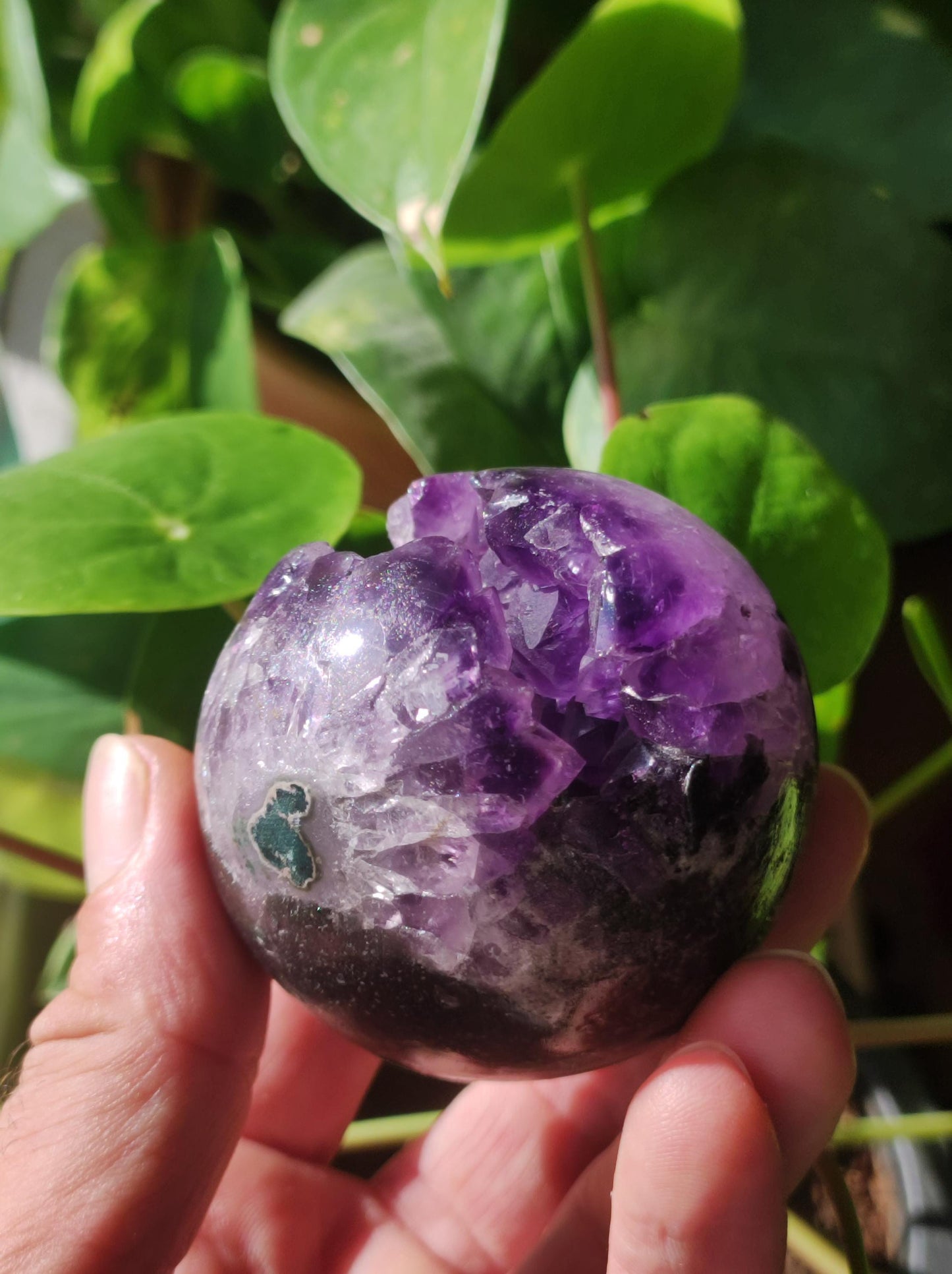 Boule de géode d'améthyste ~ Pierre précieuse magique décorative, niveau de cristal, boule de guérison, balle de jeu, méditation HIPPIE GOA Boho ethnique violet énergie