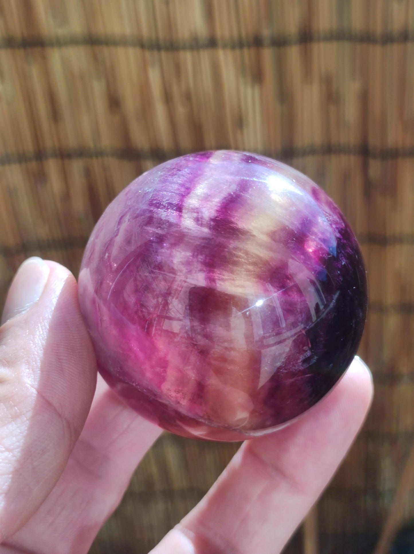 Fluorite violet rose rose rouge ~ Boule de pierres précieuses magique Massage et décoration Sphère Boule de jeu en cristal Méditation HIPPIE Pierre de guérison ethnique Trésor naturel